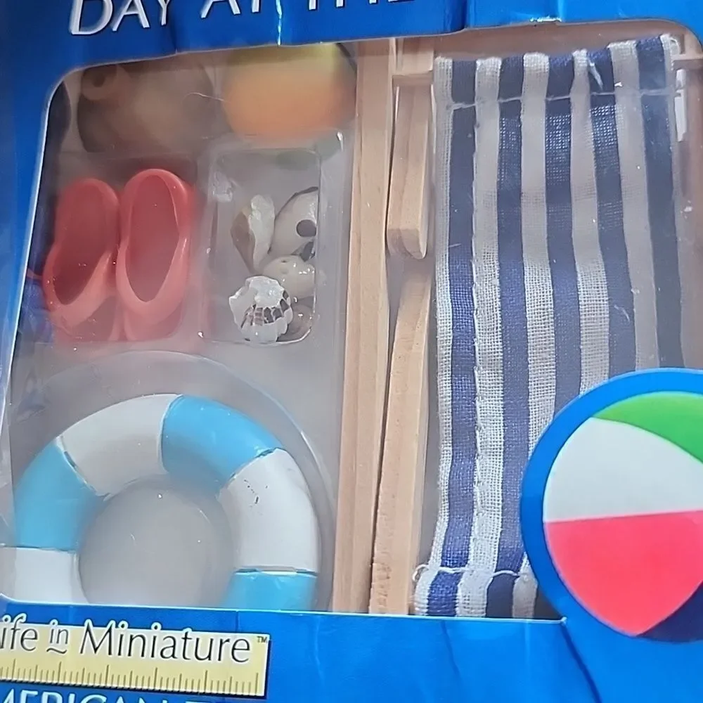 Beach! Novelty Day At The Beach Desk Top Miniature Display